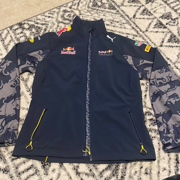 Red Bull Racing Formula 1 Team Hooded All Weather Jacket Puma woman’s M - Picture 1 of 7